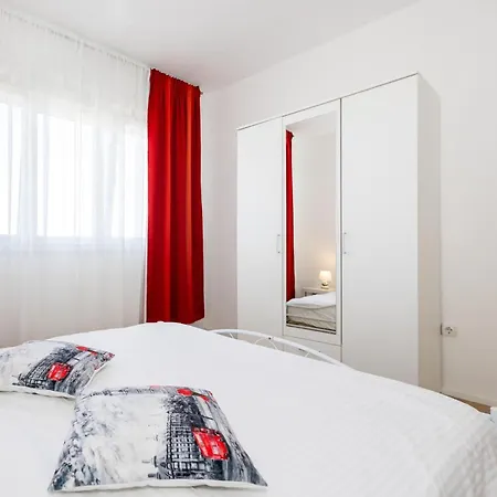 Pet Friendly In Appartement Novi Vinodolski