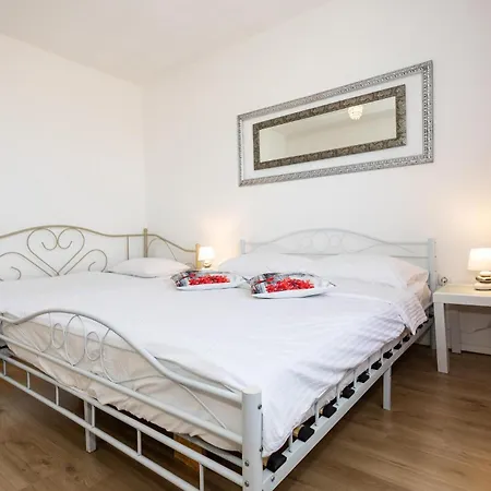Pet Friendly In Appartement Novi Vinodolski